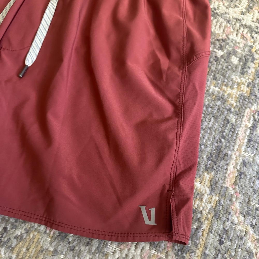 Vuori Course Run Shorts Sienna Men’s Gym Shorts 5” Lined Performance Running - Picture 2 of 5